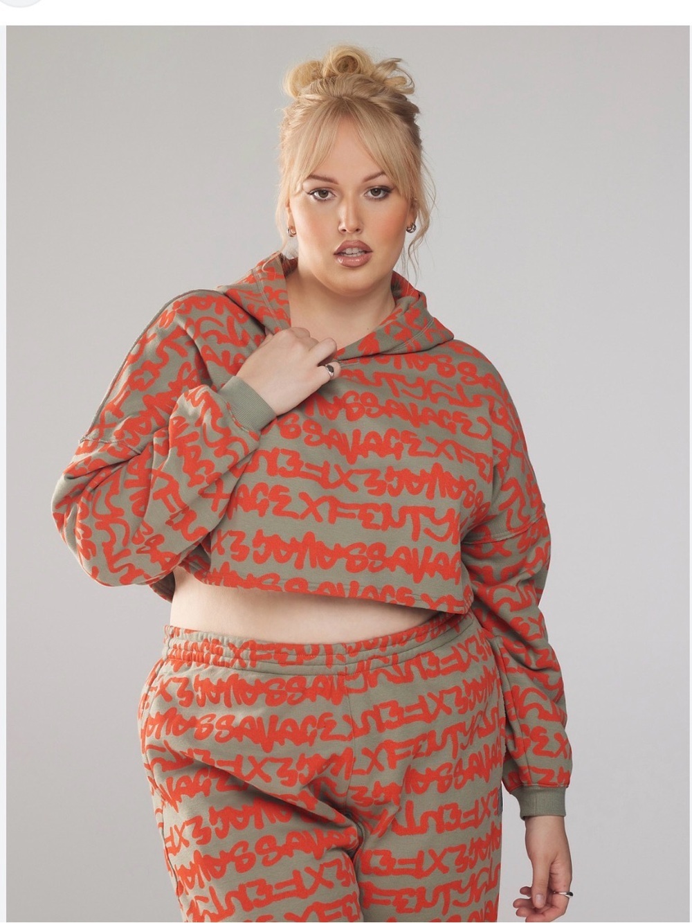 Excellent condition like new size 1X Savage X Fenty cropped graphic sweatshirt. - Picture 8 of 8